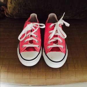 Bright Pink Converse🎀💕
