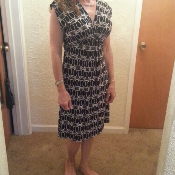 🎉REDUCED! MK Dress - Picture 4 of 4