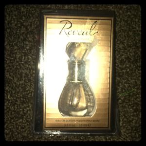 🚫TRADED🚫Reveal by Halle Berry🚫