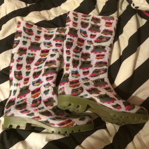 Owl rain boots!