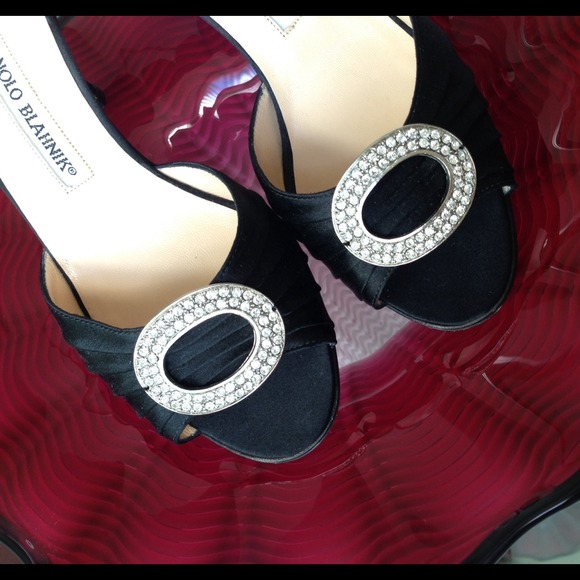 SOLD!! Like NWT Manolo Satin/Crystal Pump - Picture 3 of 8