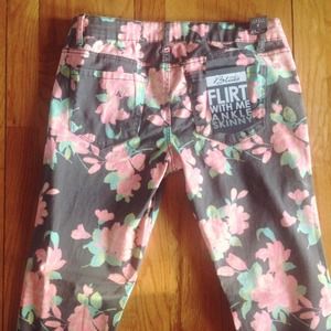 🎀Traded🎀 Floral Print Skinny Jeans