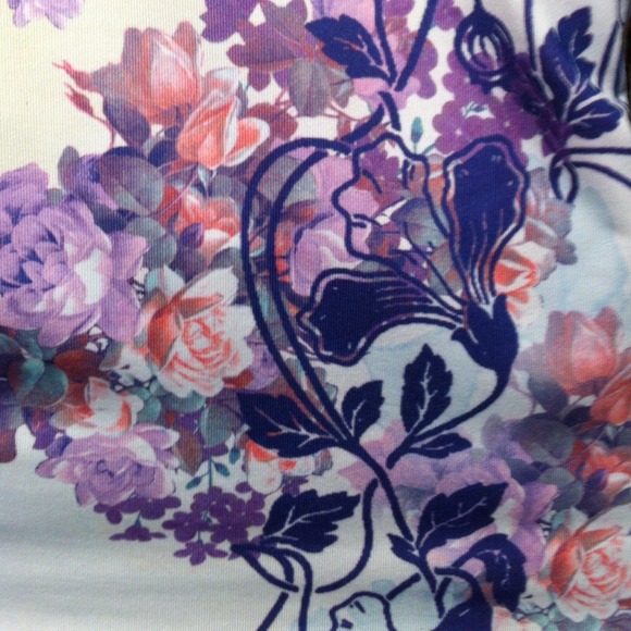 Very Pretty Exercise Tank 🍎🍎🍎 - Picture 3 of 3