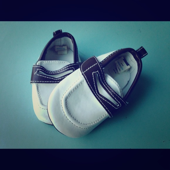 Gap baby shoes