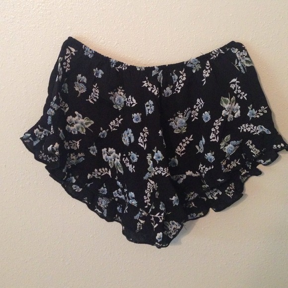 Brandy Melville frill shorts