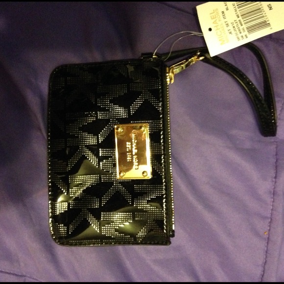Michael kors wristlet