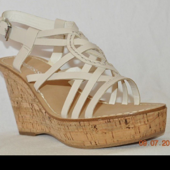 New GUESS Yarkena White Wedge Sandal