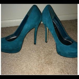 NEW Bakers Turquoise suede pumps.