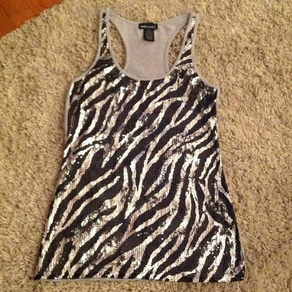 🎉Silver & black wet seal top🎉 - Picture 1 of 3