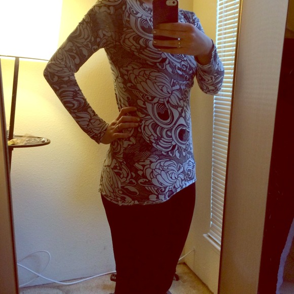 Ultra soft patterned Mossimo top