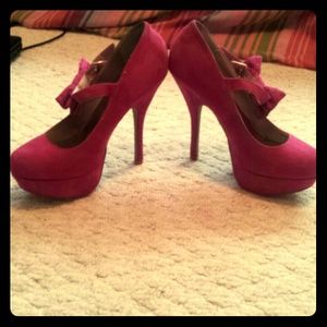 Bow heels