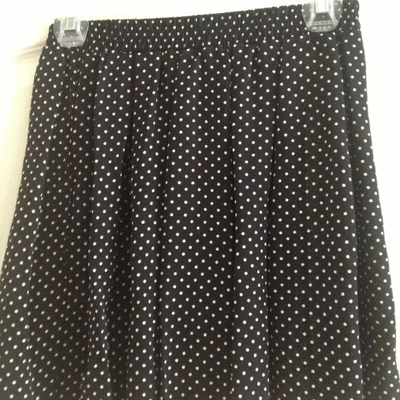 BRANDY MELVILLE RARE POLKA DOT BLACK NEW SKIRT