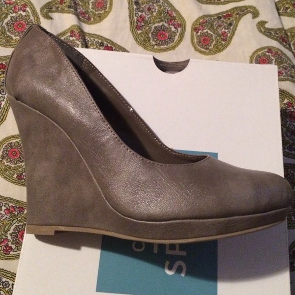 Call it Spring shoes - Picture 2 of 2