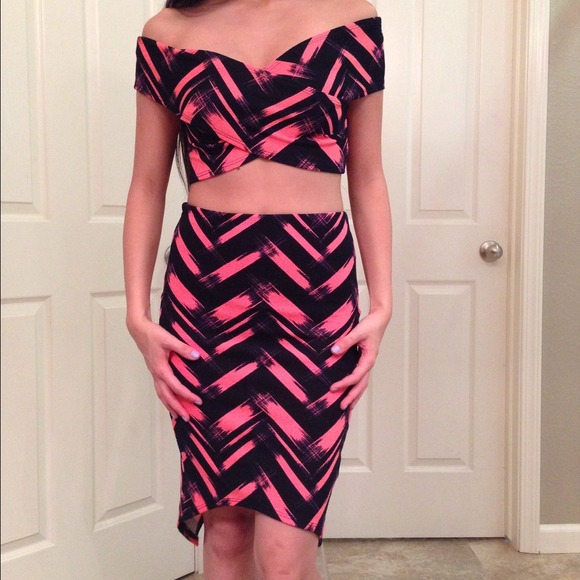 ❌SOLD❌NWT Graphic Skirt