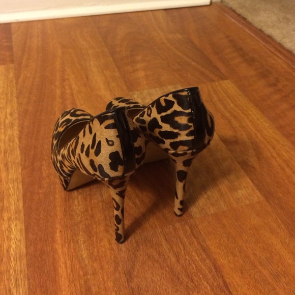 Nine West Faux cheetah print Shoes. Sold - Picture 2 of 2