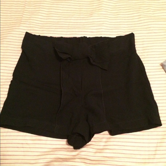 Black high waist shorts with bow on waist