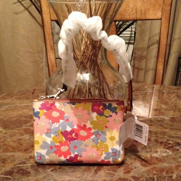 #103. New Coach Peyton Floral Wristlet - Picture 2 of 4