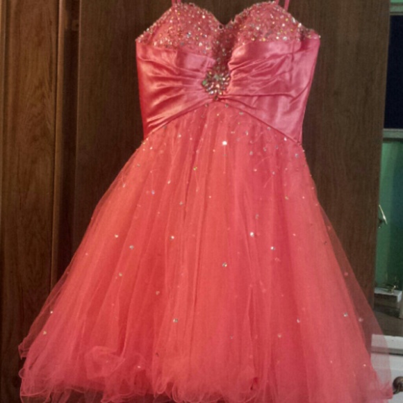 Dresses & Skirts - Short Prom Dress