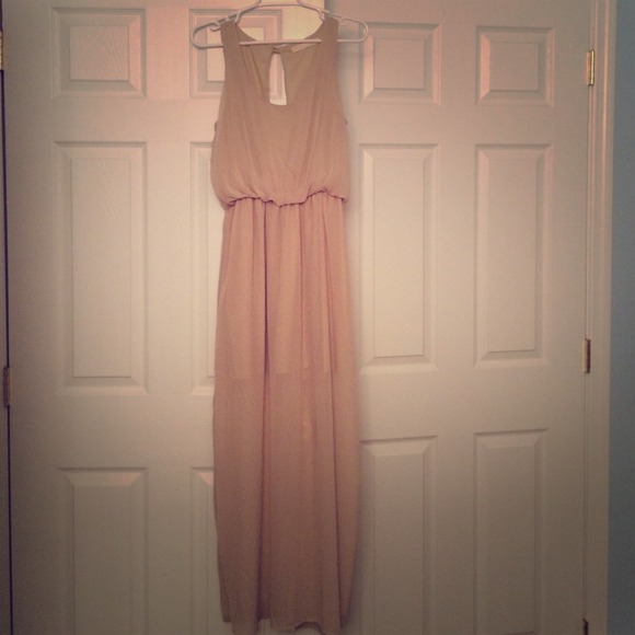 SOLD🔴 Beige maxi dress - Picture 1 of 2