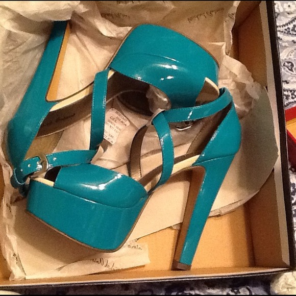 Nicole Miller teal patient leather platforms NWT 8