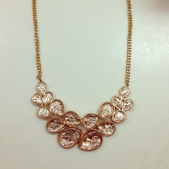 Beautiful Statement Necklace! - Picture 1 of 2