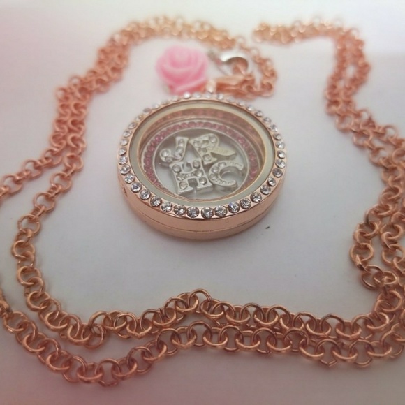 Custom locket w/initials. - Picture 2 of 3