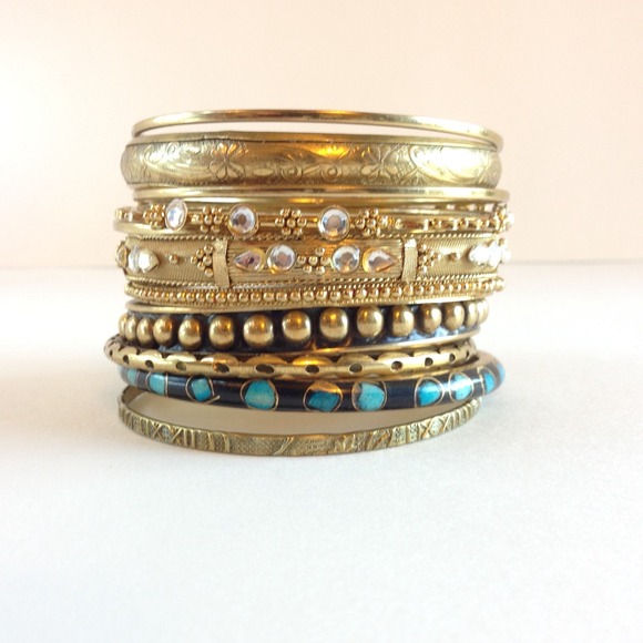 Set of Bangle , 2 pairs of earrings & 1 purse