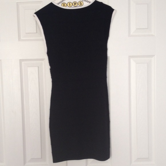 Dress - Picture 2 of 4
