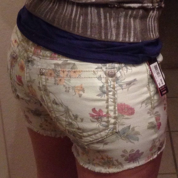Off white Miss Me cut off shorts w pastel flowers