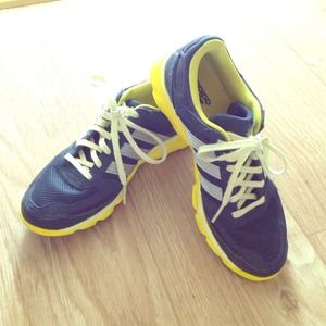 Adidas LA Runner sneakers