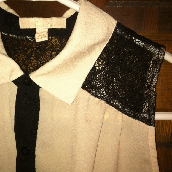 blouse - Picture 2 of 2