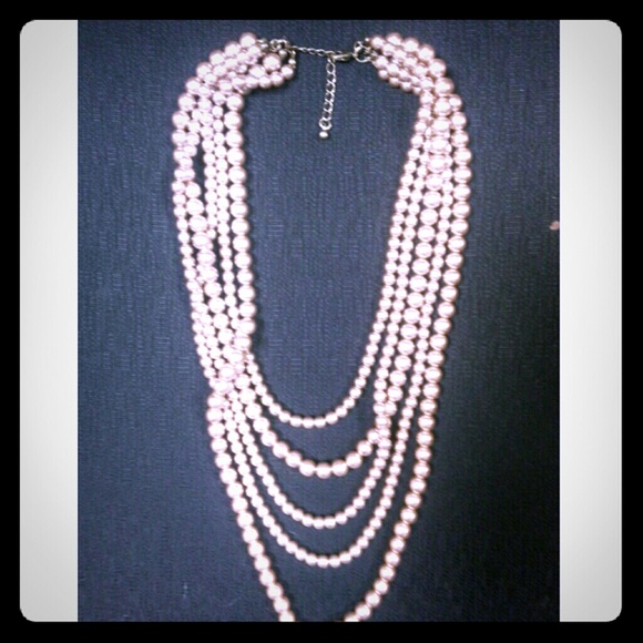 *sold in bundle***Layered Pearl Necklace