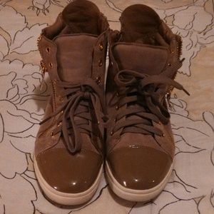 On hold❌Forever 21 beige zippered hightops size 8