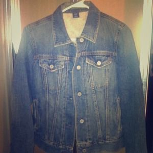 HOLD-Gap jean jacket w faux fur interior. Size S