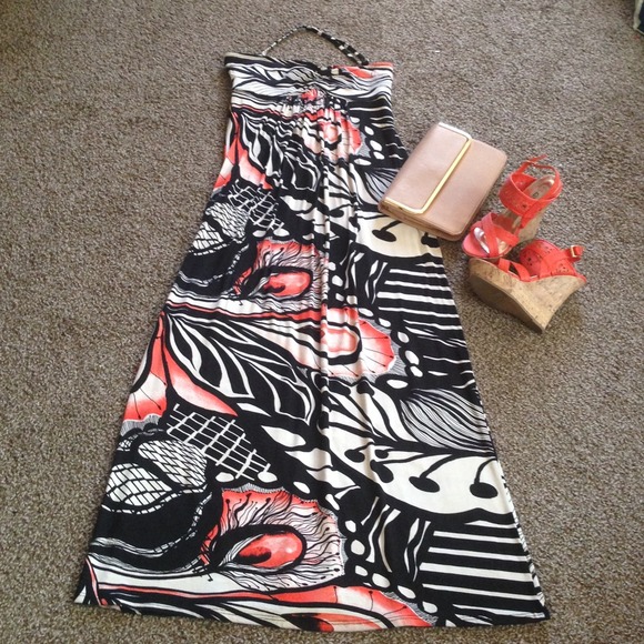 Maxi Dress 💃 - Picture 2 of 3