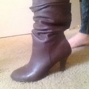 Brown boots like new!