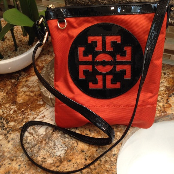 CrossBody SwingPack Strap adjusts wear on shoulder