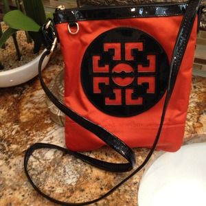 CrossBody SwingPack Strap adjusts wear on shoulder