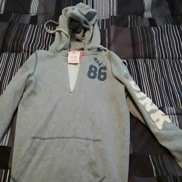 Vs hoody size small . Justbdont like how it fits