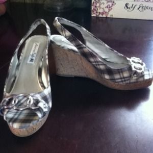 American Eagle Size: 9  comfortable!!