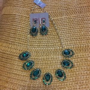 Emerald green necklace and earing set