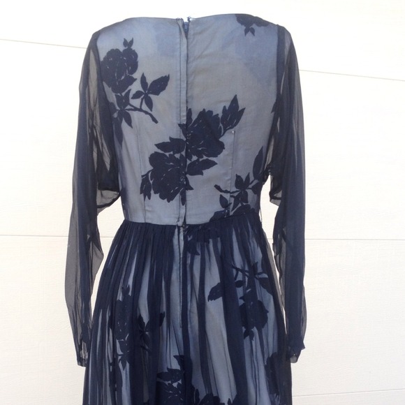 BLACK ROSES - Picture 3 of 4