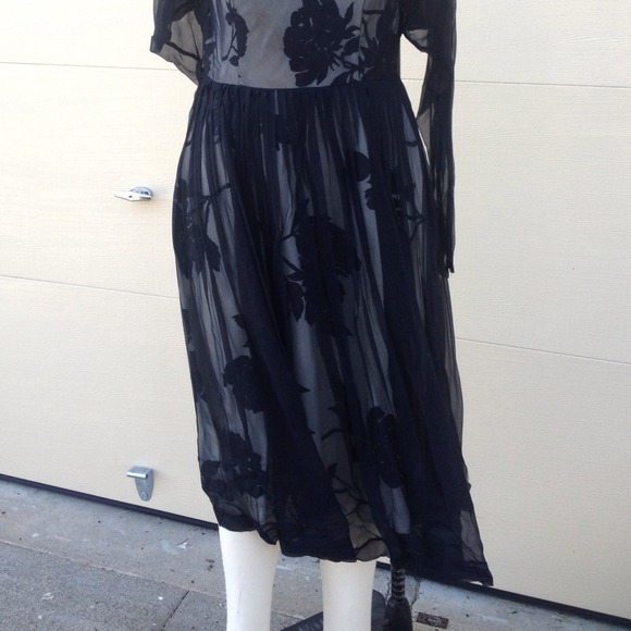 BLACK ROSES - Picture 4 of 4