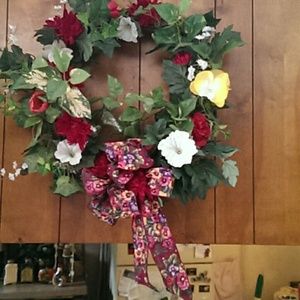 Wreaf w red white flowers