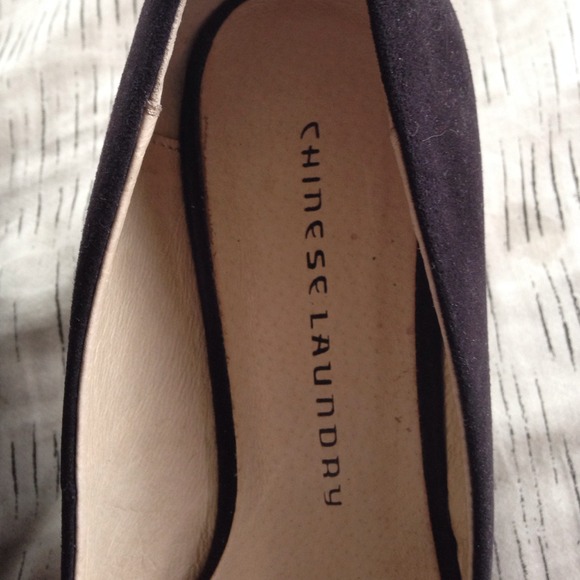 Shoes - Picture 2 of 4