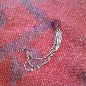 Feather cuff