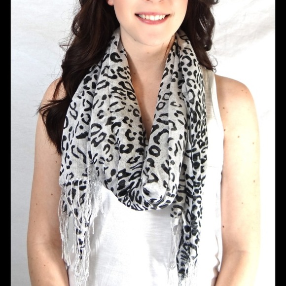 Black and white cheetah print scarf
