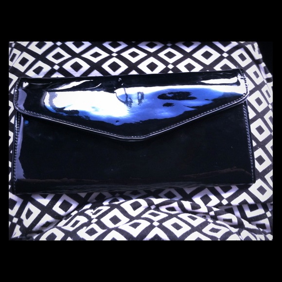 Black clutch