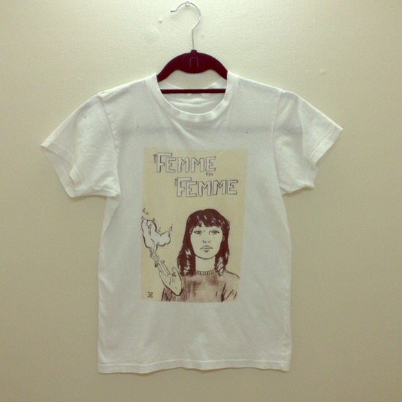 Cigarette Smoke Girl T-shirt - Super Soft - Femme