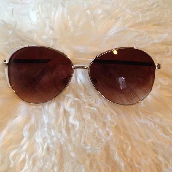 ❌gifted: oversized gold aviators with white trim❌